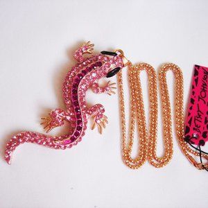 NWT BETSEY JOHNSON PINK LIZARD NECKLACE